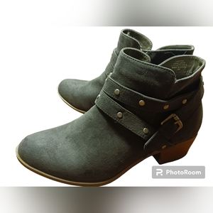 Torrid Studded Ankleboots NWOT 9W